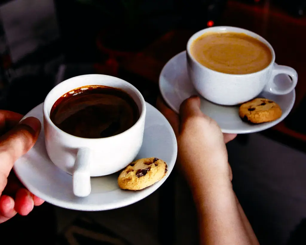 Studio Lumon kahvinurkkaus ja minitaidenäyttely – nauti ja rentoudu kauneuspalveluiden lomassa"