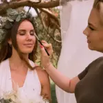 Morsian saa säihkyvän meikin Studio Lumon kauneuspalveluissa.