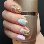 Koristeelliset ja trendikkäät kynnet Studio Lumon kauneuspalveluissa.